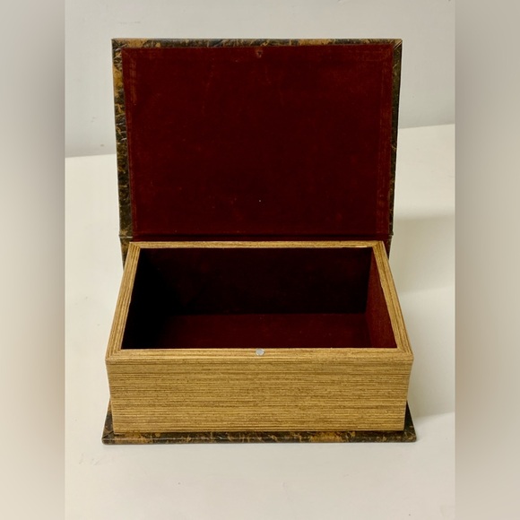 Vtg Artwork Decorated Faux Leather Hollow Wooden Faux Book Box Hidden Stash - Picture 8 of 10